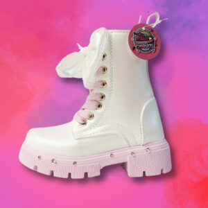 Botas para niñas en color blanco.