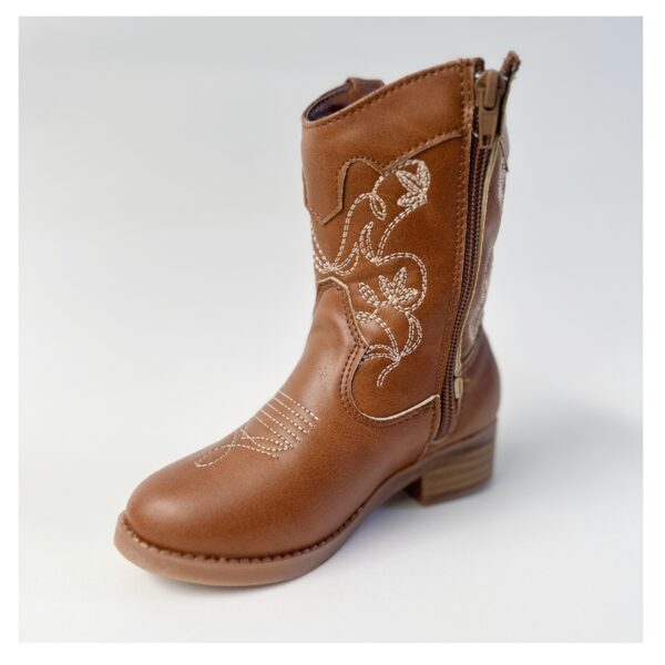 Botas vaqueras para niñas en color camel.