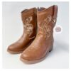 Botas vaqueras para niñas en color camel.