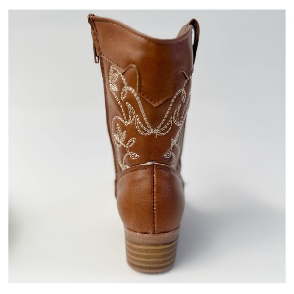 Botas vaqueras para niñas en color camel.